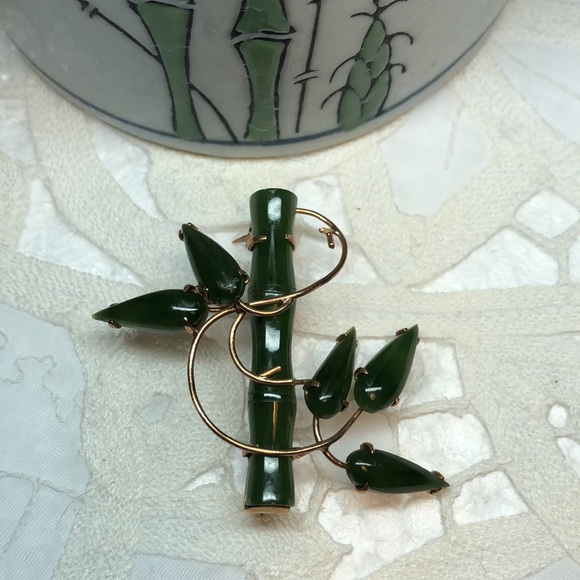 VNTG 14k gold Nephrite bamboo brooch